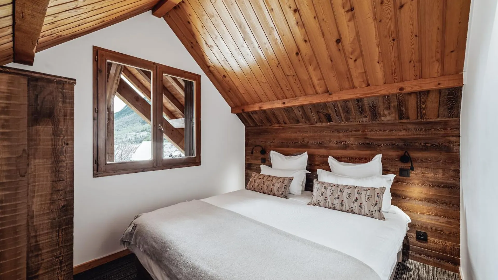 Alliey & Spa Piscine Appart-Hotel Serre Chevalier 蒙乃第耶-勒潘